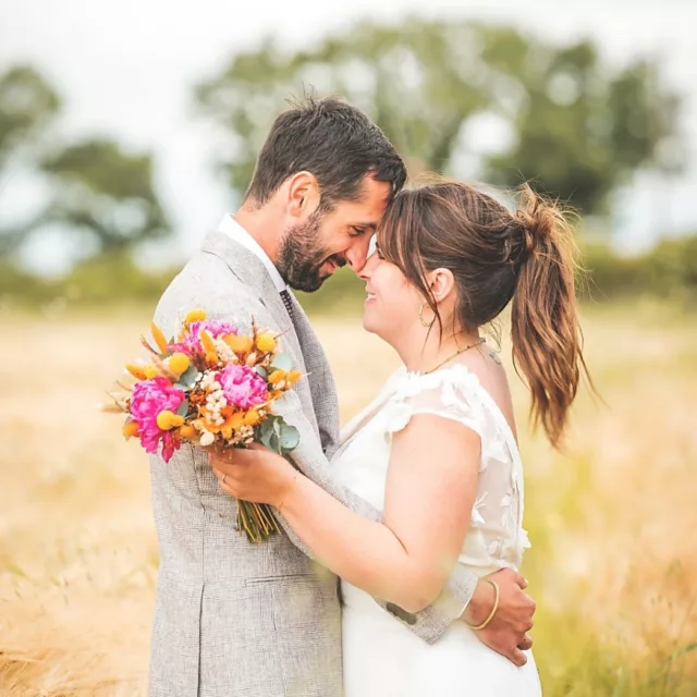 Une photo si douce et remplie d’amour et de bonheur 
Félicitations à nos mariés 

Photographe : @anaislouphoto
Lieu : @gitedemarin
Robe : @maisondumariageangers @pied_de_biche
Costume : @suitsupply @fredericcosta_official @paire_et_fils
Coiffeuse : @mademoiselle_barbu
Maquilleuse : @ludivine_apitherapie