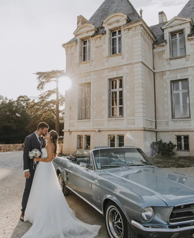 ✨ Félicitations à Julia & Matthieu pour leur magnifique mariage au Château de Vair ! ✨
Nous sommes honorés d’avoir contribué à ce moment unique : Julia a trouvé sa robe de rêve chez nous, tout comme Matthieu pour son élégant costume.
Quel bonheur de voir leur amour si bien capturé par @adelinesetrinphotography, dans ce cadre somptueux et raffiné.

Merci pour votre confiance 💍
Toute l’équipe de la @maisondumariageangers vous souhaite une vie remplie d’amour et de bonheur !

📸 Prestataires d’exception :
Lieu de réception : @chateaudevair
Photographe : @adelinesetrinphotography
DJ : @shamanska_
Wedding planner : @ddayweddingplanner_nantes
Fleuriste : @lhistoire.dune.fleur
Robe & Costume : @maisondumariageangers
Alliances : @histoiredor
Papeterie : @c.l.hirondelle

#maisondumariageangers #mariee2025 #costumemarié #robe2reve #mariagechateaudevair #mariagechic #photographemariage #weddingdress #bridestyle #groomstyle #angers